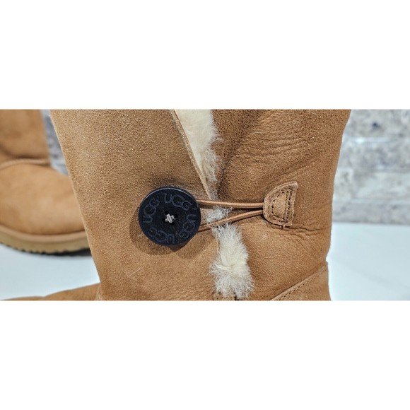 UGG Classic Bailey Button Boots in Chestnut Leather Sheepskin Womens 6 Warm Cozy - Picture 6 of 12